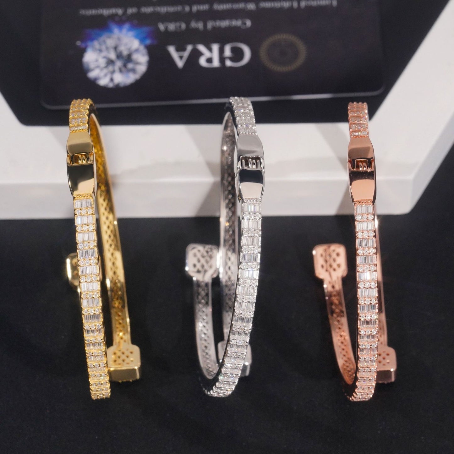 Vivid bangle bracelet